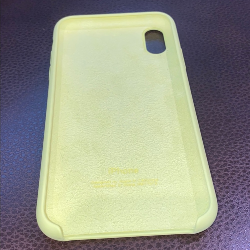 Yellow IPhone X case - Picture 3 of 3